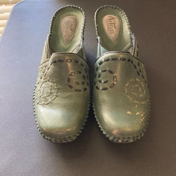 Clarks Artisan Collection Green Clog Size 7M Swirl Design - Picture 2 of 8